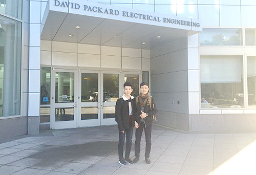 Các thành viên nhóm Smart Water thăm Khoa Kỹ thuật điện tử David Packard và phòng thí nghiệm tiêu chuẩn 